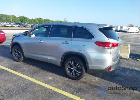 2018 Toyota Highlander Le z USA, uszkodzony, nr VIN 5TDZARFH7JS040614